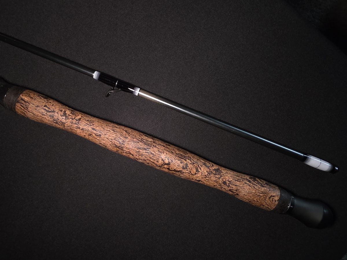 Natural grip detail on a custom Recon Rods build
